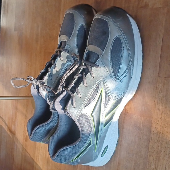 Men's Reebok Steel Toe work Sneakers - Picture 2 of 6